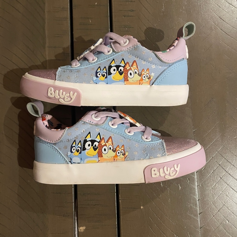 Girls bluey sneakers.